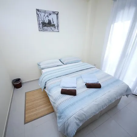 アパート Denge Homes